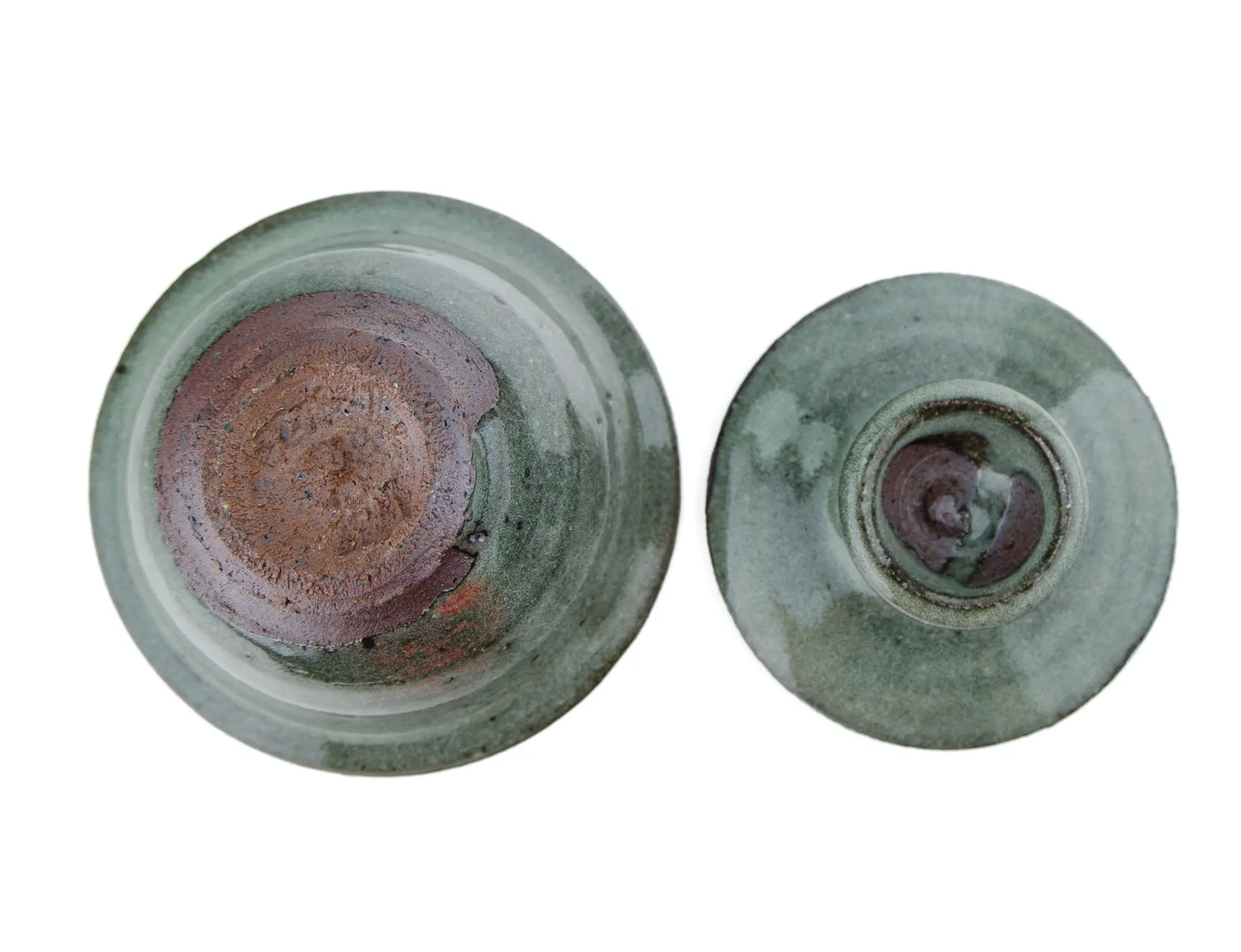 peckled sage green handmade gaiwan for gong fu tea - view of the bottom and the top of the lid